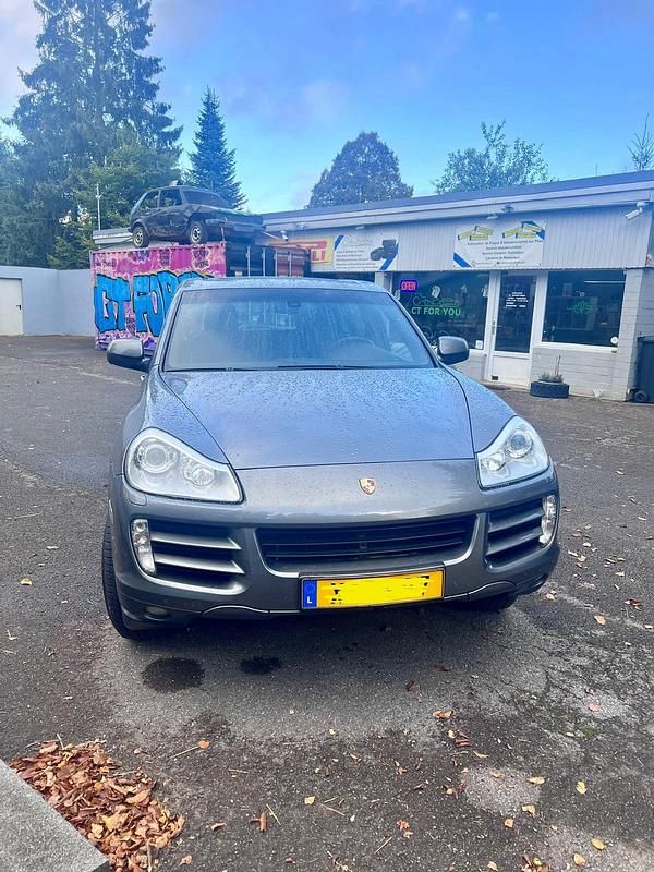 Grau Gebraucht 2010 Porsche Cayenne SUV | 16.800 € (Guter Preis) - Bild 1/4