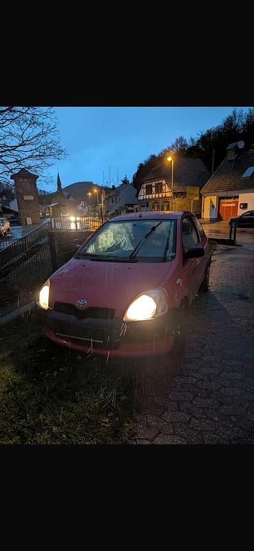 Gebraucht Toyota Yaris 65 PS (47 kW) 2000 Rot Kleinwagen