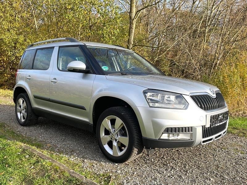 Silber Gebraucht 2016 Skoda Yeti Ambition SUV | 7.490 € (Superpreis) - Bild 1/4