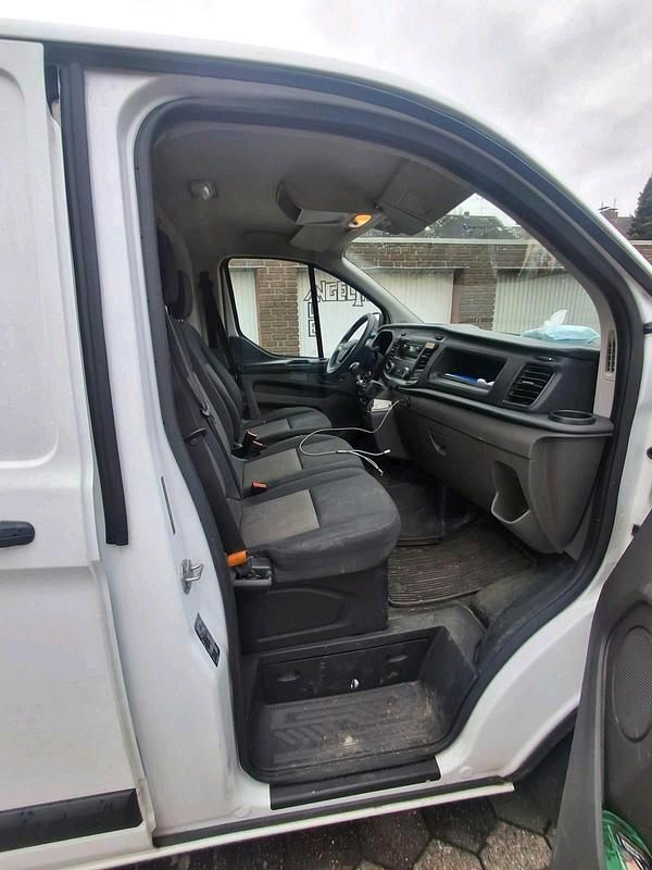 Gebraucht Ford Transit Custom 105 PS (77 kW) 2018 Weiß Van / Kleinbus