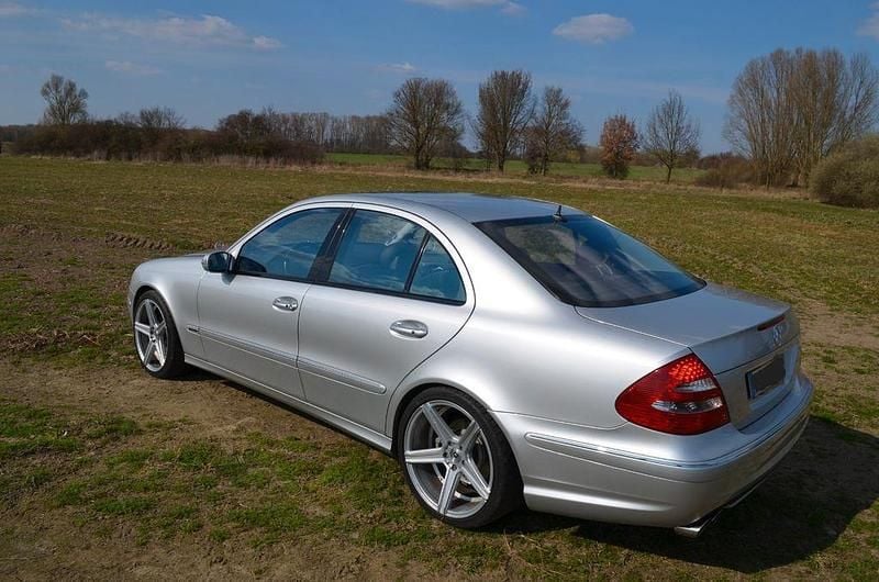 Gebraucht Mercedes E500 Avantgarde 306 PS (225 kW) 2004 Silber Limousine