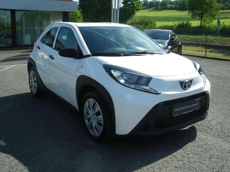 Weiß Gebraucht 2022 Toyota Aygo Kleinwagen | 13.490 € (Guter Preis) - Bild 1/4