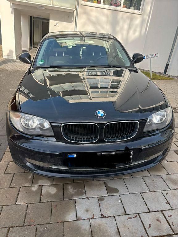 Gebraucht BMW 116 122 PS (89 kW) 2010 Schwarz Kleinwagen