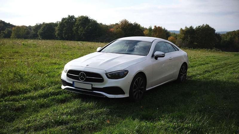 Weiß Gebraucht 2020 Mercedes E220 Avantgarde Coupé | 36.900 € (Etwas zu teuer) - Bild 1/4