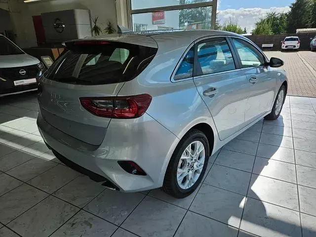 Nowe Kia Ceed Vision 99 KM (72 kW) 2026 Srebrny Hatchback
