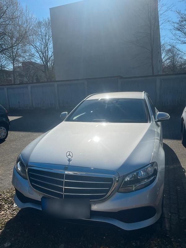 Gebraucht Mercedes E220 194 PS (142 kW) 2017 Silber Kombi