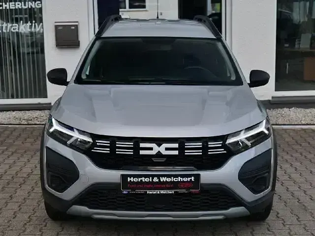 Gebraucht Dacia Jogger Essentiel 101 PS (74 kW) 2023 Grau Van / Kleinbus