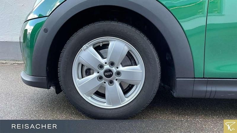 Gebraucht Mini Cooper Coupé Classic 136 PS (100 kW) 2023 British racing green metallic Coupé