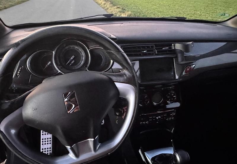 Gebraucht Citroën DS3 Sport Chic 156 PS (114 kW) 2010 Grau Limousine