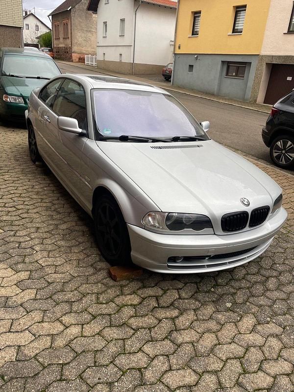 Silber Gebraucht 2002 BMW 318 Coupé | 2.200 € (Fairer Preis) - Bild 1/4