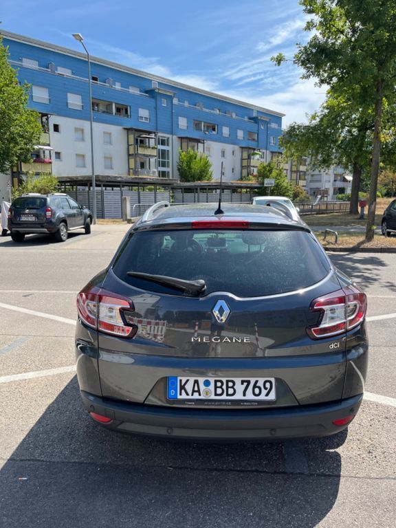 Schwarz Gebraucht 2011 Renault Mégane III Bose Edition Limousine | 5.800 € (Fairer Preis) - Bild 1/4