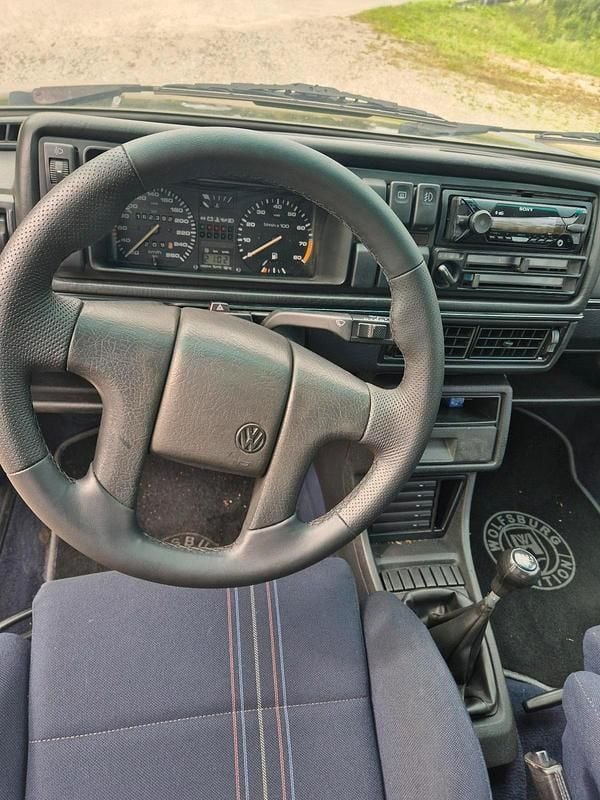 Używany VW Golf Edition 129 KM (94 kW) 1989 Purpurowy Coupe