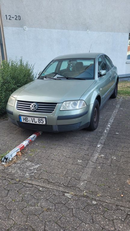 Grün Gebraucht 2002 VW Passat Limousine | 990 € (Guter Preis) - Bild 1/4