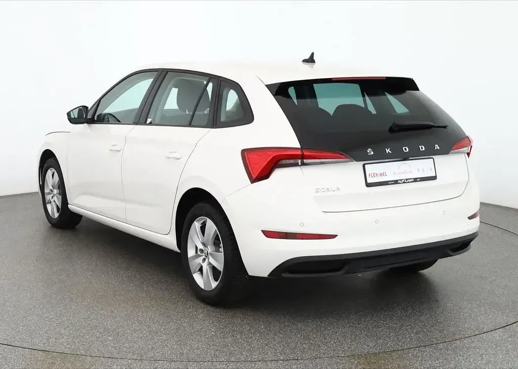 Gebraucht Skoda Scala 110 PS (80 kW) 2021 Weiss Kleinwagen