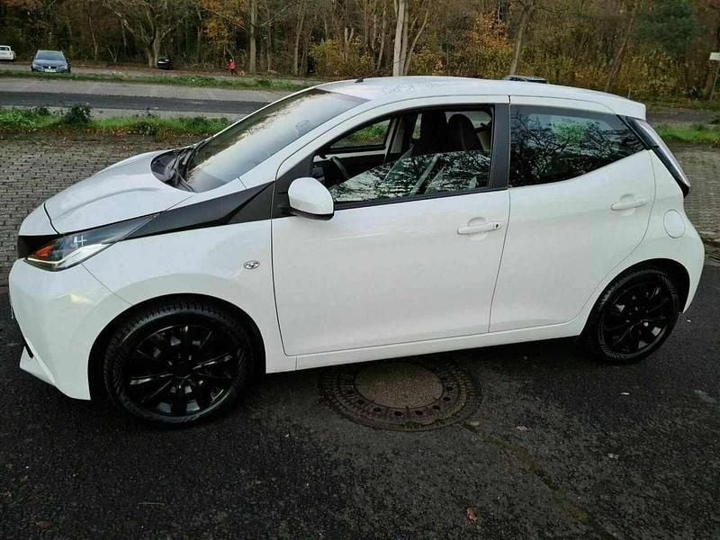 Weiß Gebraucht 2016 Toyota Aygo Kleinwagen | 4.450 € (Superpreis) - Bild 1/4