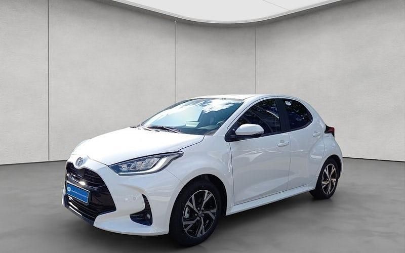 Weiß Neu 2025 Toyota Yaris Hybrid Comfort Limousine | 26.890 € (Fairer Preis) - Bild 1/4
