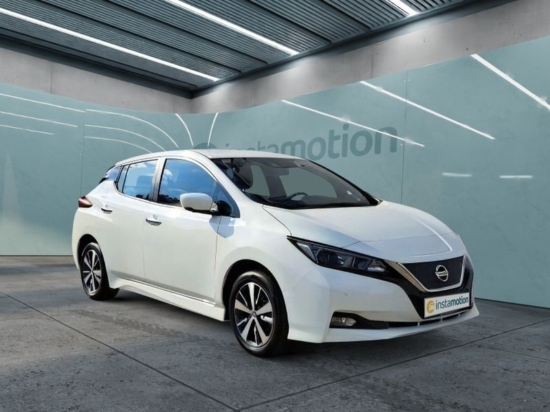Weiß Gebraucht 2021 Nissan Leaf Acenta Kleinwagen | 16.790 € (Teuer) - Bild 1/4