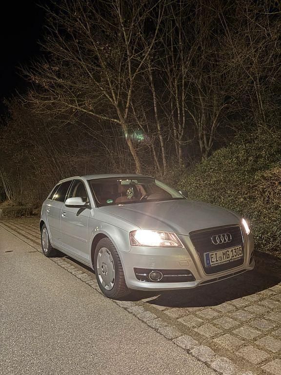 Gebraucht Audi A3 Ambiente 125 PS (91 kW) 2010 Silber Kleinwagen