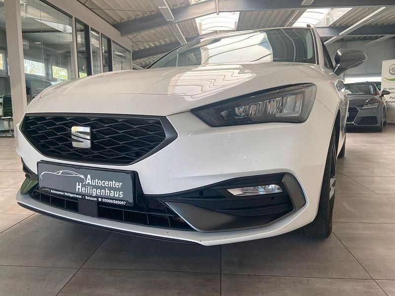 Gebraucht Seat Leon FR 150 PS (110 kW) 2023 Weiß Limousine