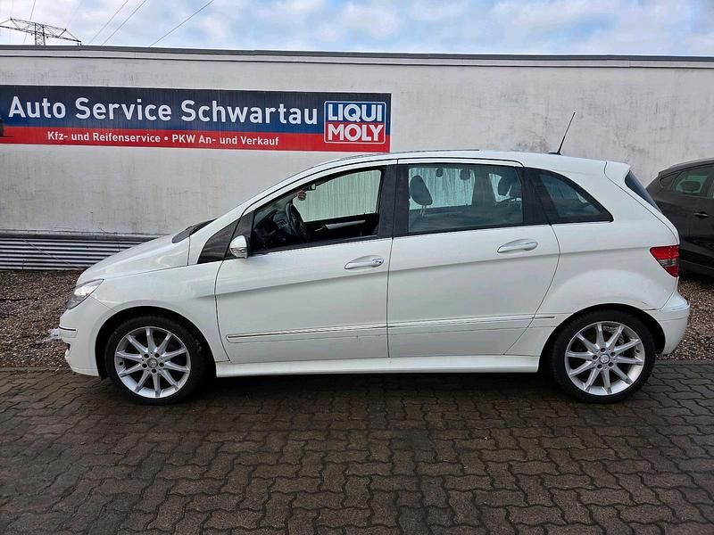 Weiß Gebraucht 2008 Mercedes B150 Van / Kleinbus | 5.900 € (Fairer Preis) - Bild 1/4