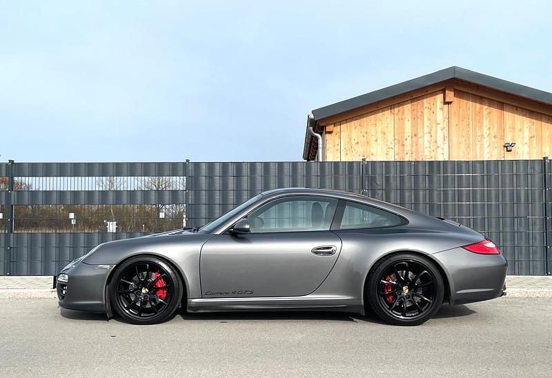 Grau Gebraucht 2011 Porsche 911 Carrera 4 GTS Coupé | 79.997 € (Fairer Preis) - Bild 1/4