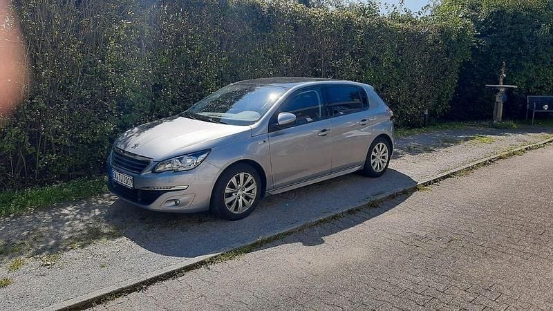 Grau Gebraucht 2017 Peugeot 308 Active Limousine | 9.800 € (Fairer Preis) - Bild 1/4