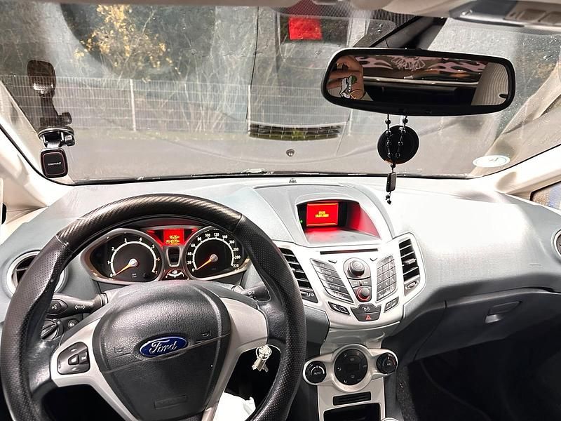 Gebraucht Ford Fiesta 82 PS (60 kW) 2009 Schwarz Kleinwagen