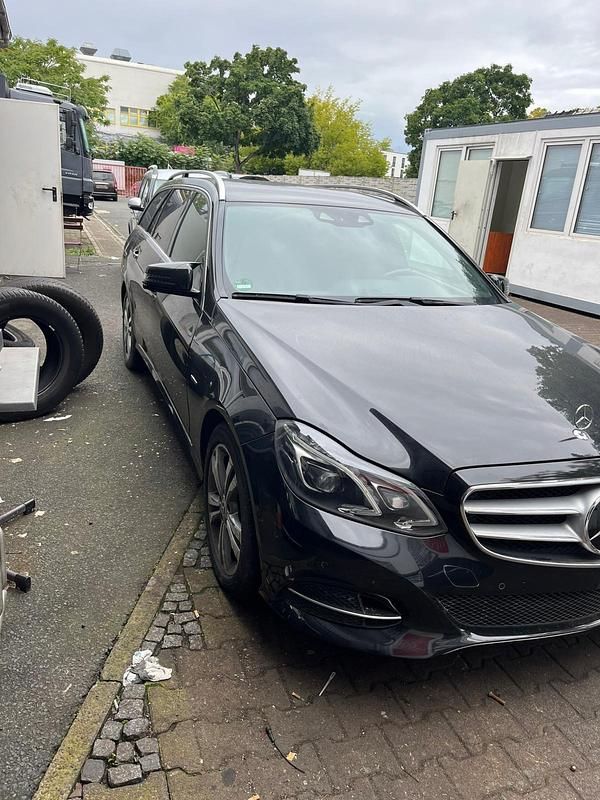 Gebraucht Mercedes E220 204 PS (150 kW) 2015 Kombi