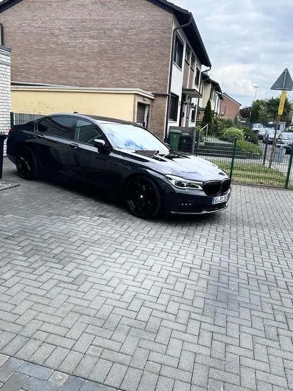 Gebraucht BMW 740 Performance 320 PS (235 kW) 2018 Schwarz Limousine