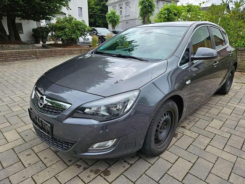 Grau Gebraucht 2011 Opel Astra Sport Limousine | 4.400 € (Fairer Preis) - Bild 1/4