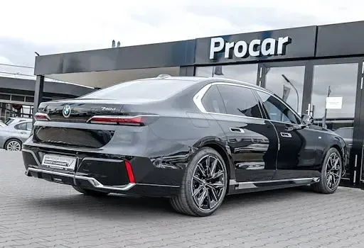 Gebraucht BMW 740 Executive 299 PS (219 kW) 2025 Schwarz Limousine