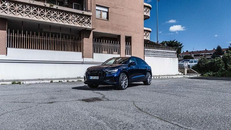 Blau Gebraucht 2022 Audi Q8 Sport SUV | 75.000 € (Teuer) - Bild 1/4