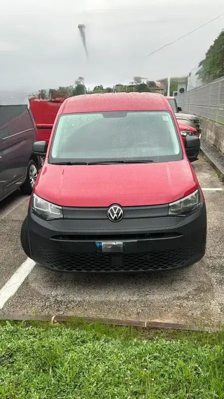 Rot Gebraucht 2023 VW Caddy Maxi Van / Kleinbus | 19.900 € (Guter Preis) - Bild 1/3