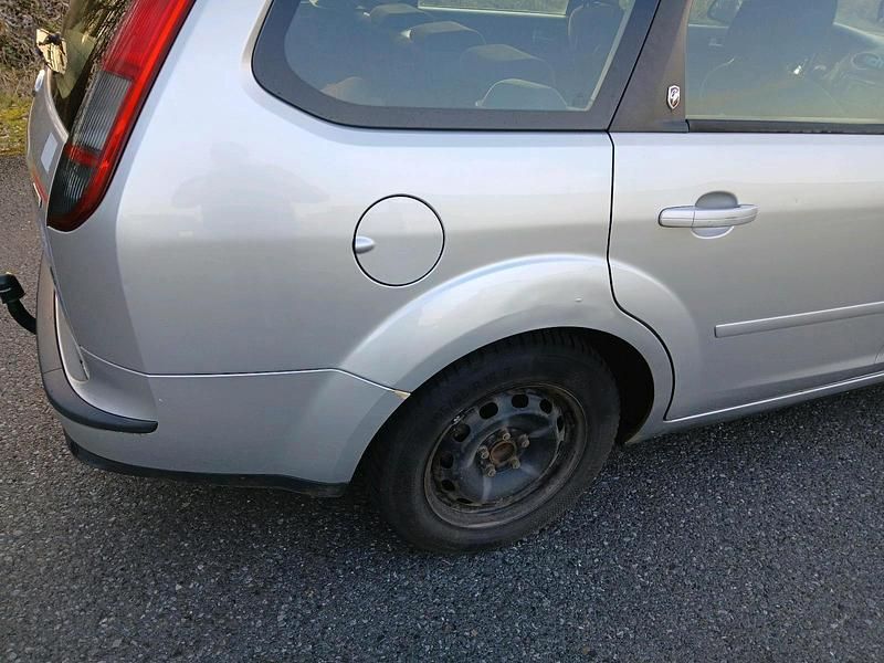 Gebraucht Ford Focus 109 PS (80 kW) 2007 Silber Kombi