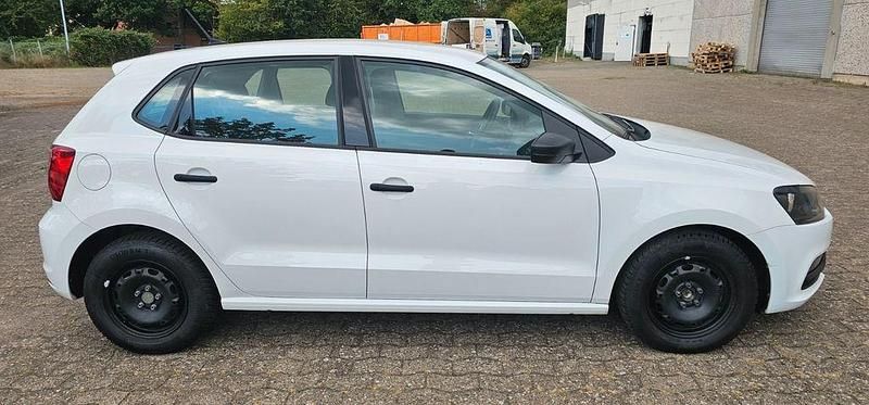 Gebraucht VW Polo Trendline 60 PS (44 kW) 2017 Weiß Limousine