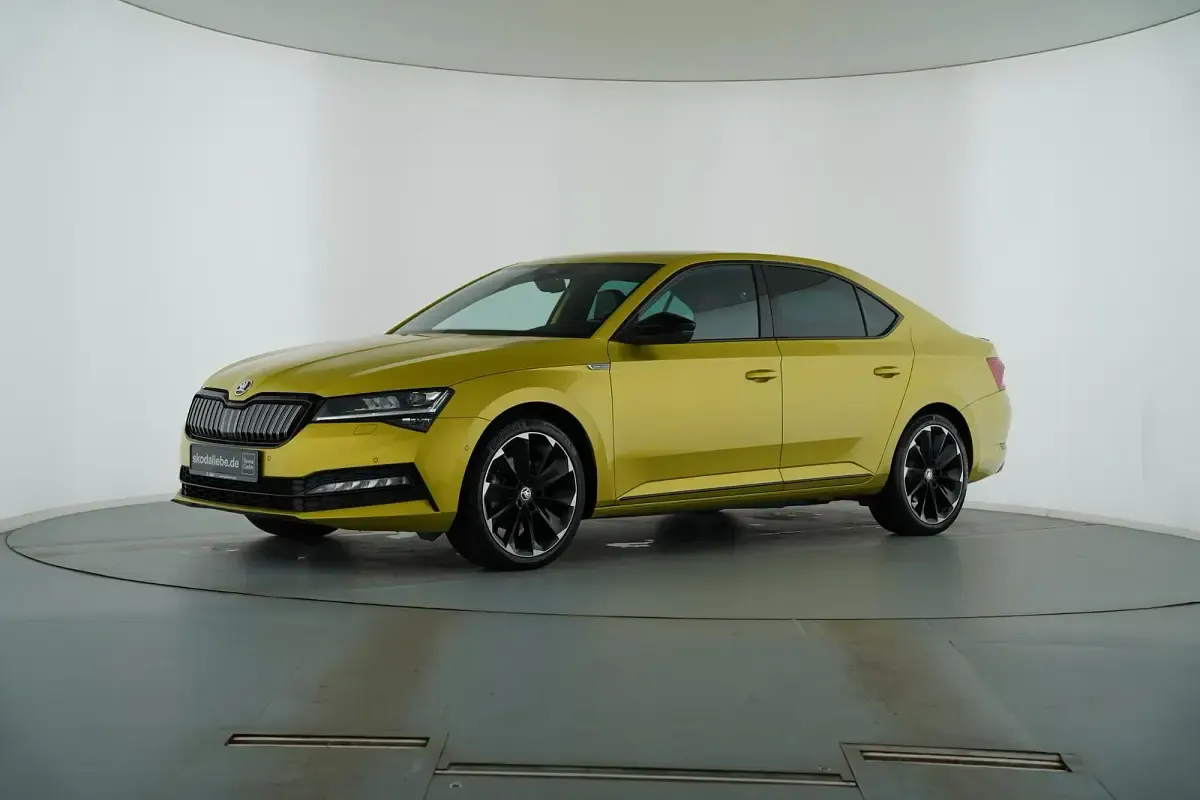Gebraucht Skoda Superb SportLine 218 PS (160 kW) 2022 Dragon skin gold Limousine