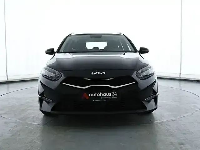 Używany Kia Ceed Vision 160 KM (117 kW) 2022 Czarny Hatchback