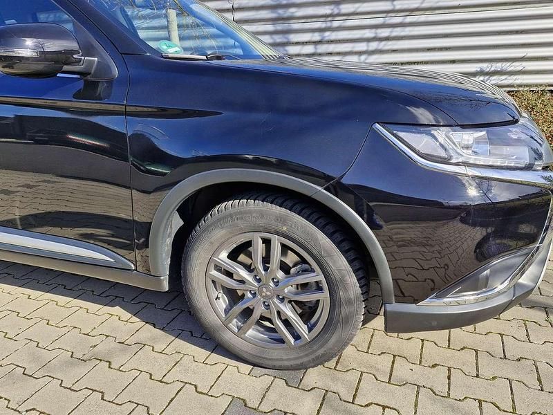 Używany Mitsubishi Outlander Active 150 KM (110 kW) 2019 Czarny SUV
