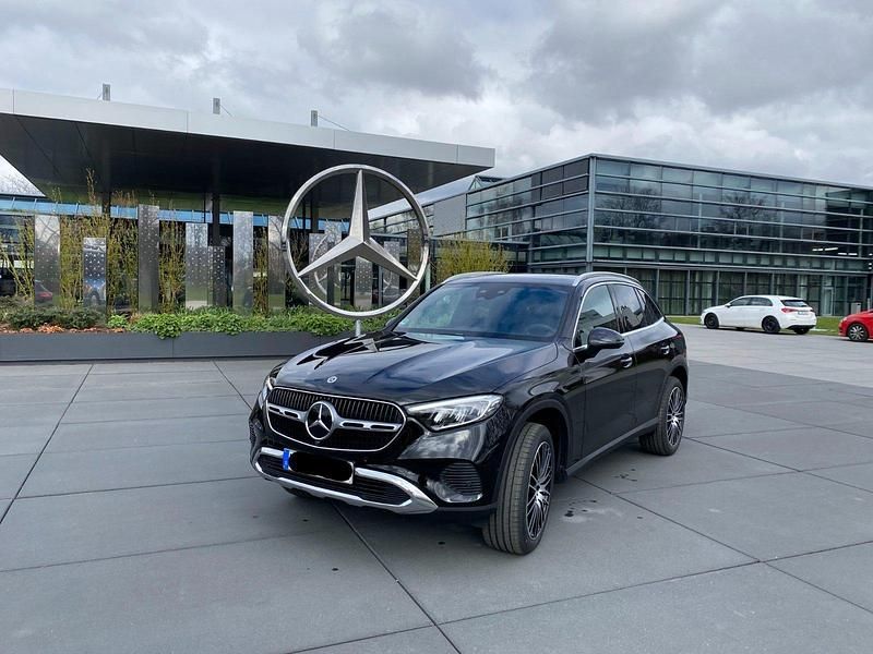 Schwarz Gebraucht 2023 Mercedes GLC220 SUV | 38.500 € (Superpreis) - Bild 1/4