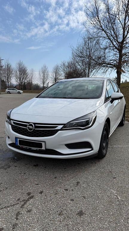 Gebraucht Opel Astra Business 105 PS (77 kW) 2018 Weiß Limousine