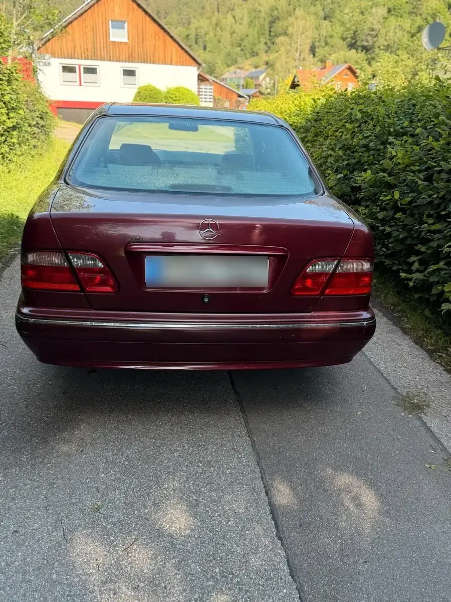 Gebraucht Mercedes E220 143 PS (105 kW) 2000 Andere farben Kombi