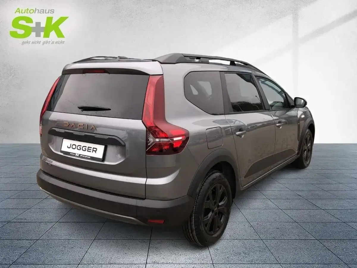 Neu Dacia Jogger Extreme 143 PS (105 kW) 2025 Dolomitgrau metallic (grau) Van / Kleinbus