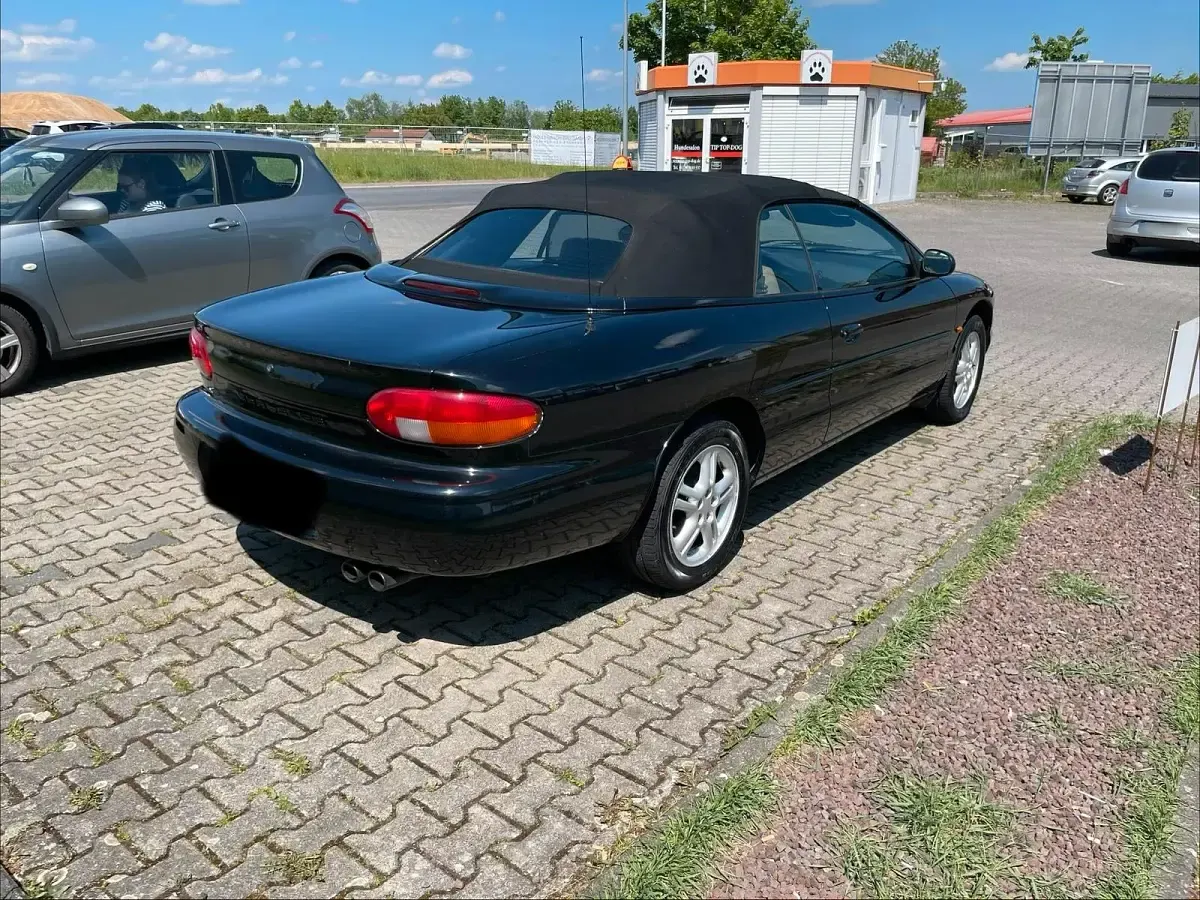 Second-hand Chrysler Stratus 163 CP (119 kW) 1996 Negru Cabrio