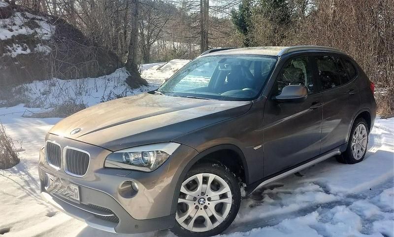 Braun Gebraucht 2011 BMW X1 SUV | 11.550 € (Fairer Preis) - Bild 1/4