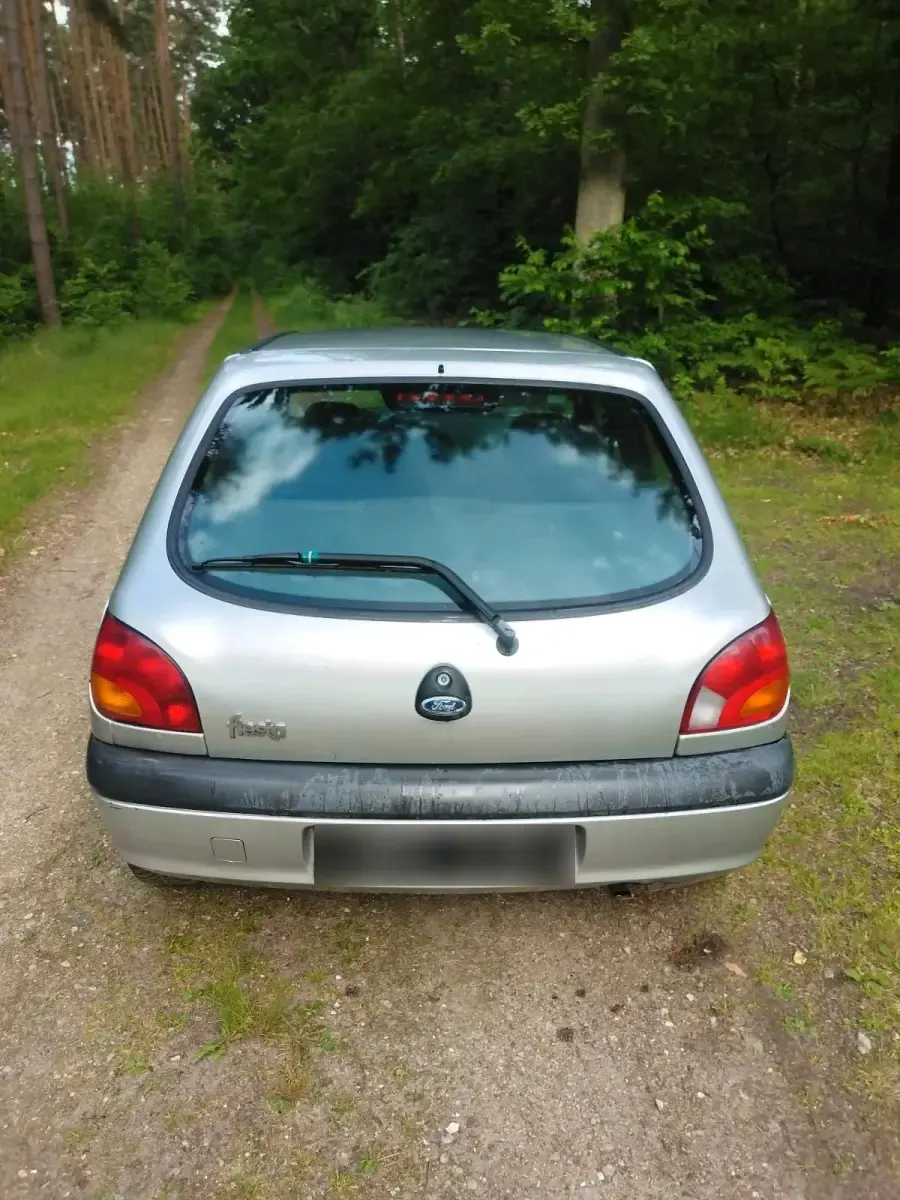 Gebraucht Ford Fiesta 58 PS (42 kW) 2002 Silber Kleinwagen