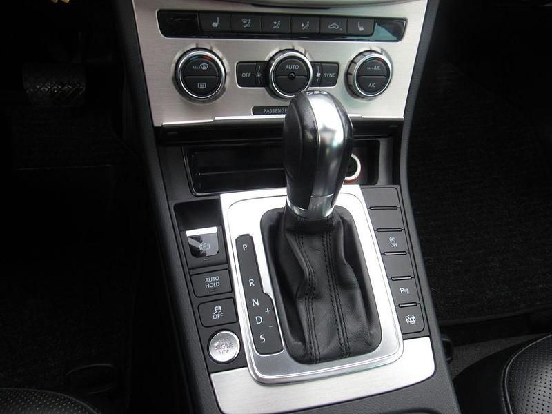 Gebraucht VW Passat Highline 140 PS (102 kW) 2012 Grau Kombi