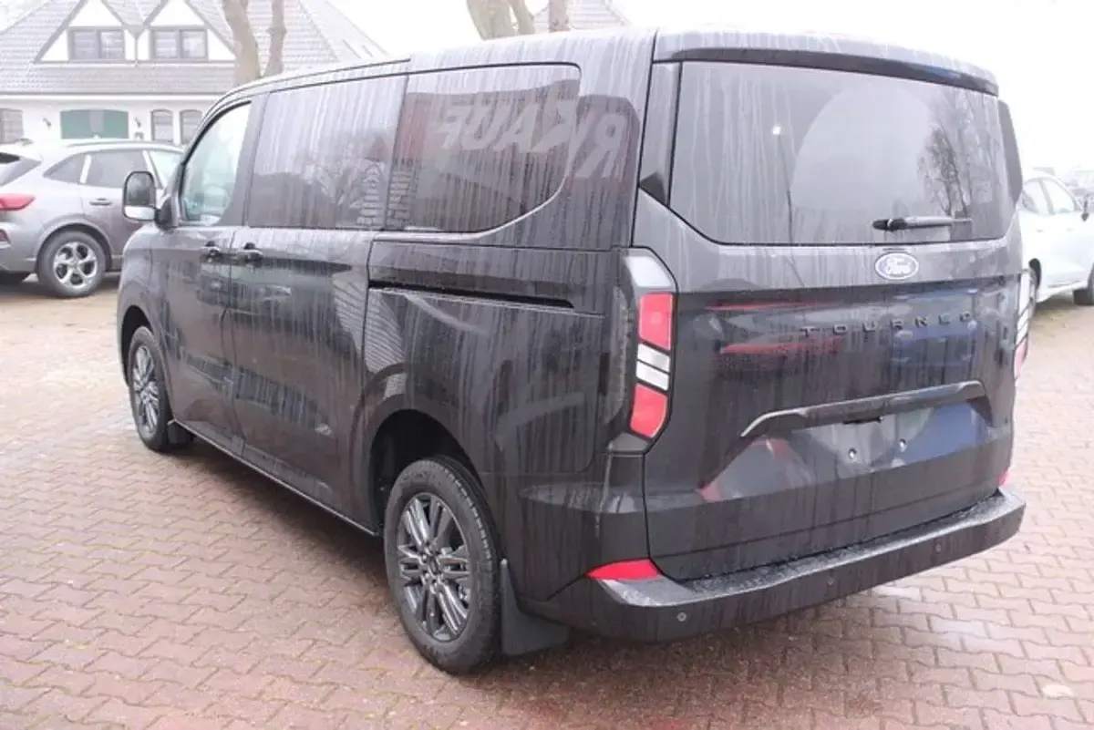 Gebraucht Ford Tourneo Custom Titanium 150 PS (110 kW) 2025 Schwarz Van