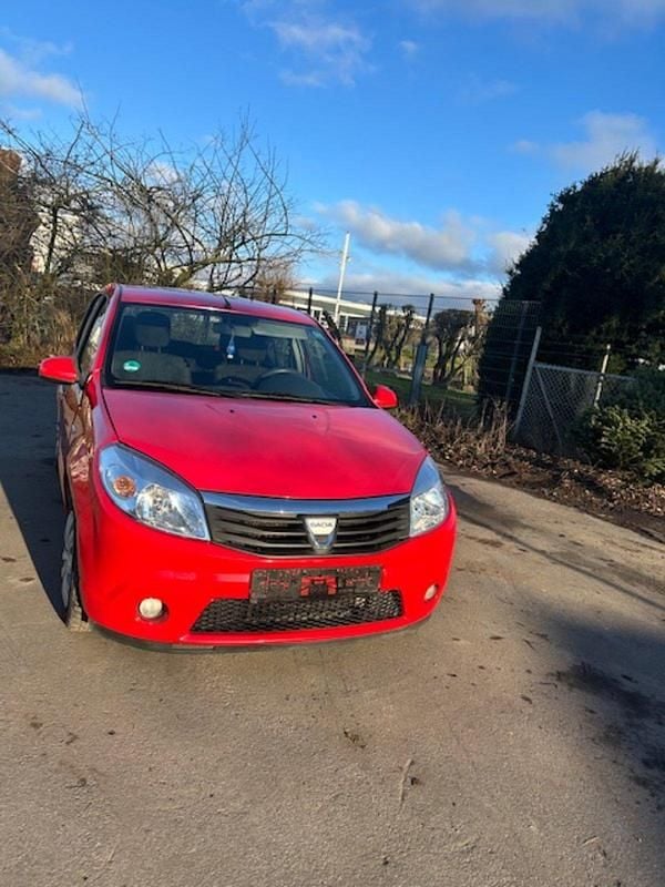 Rot Gebraucht 2010 Dacia Sandero Lauréate Kleinwagen | 2.250 € - Bild 1/4