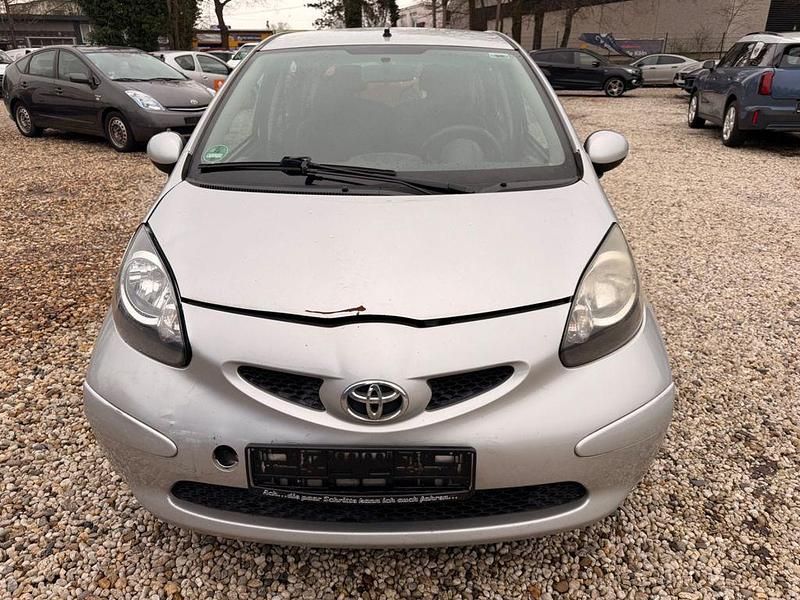 Gebraucht Toyota Aygo Cool 68 PS (50 kW) 2008 Silber Kleinwagen