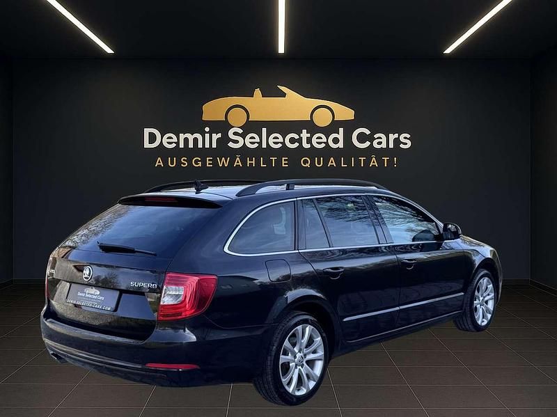 Gebraucht Skoda Superb Exclusive 170 PS (125 kW) 2014 Schwarzmagic perleffekt Kombi